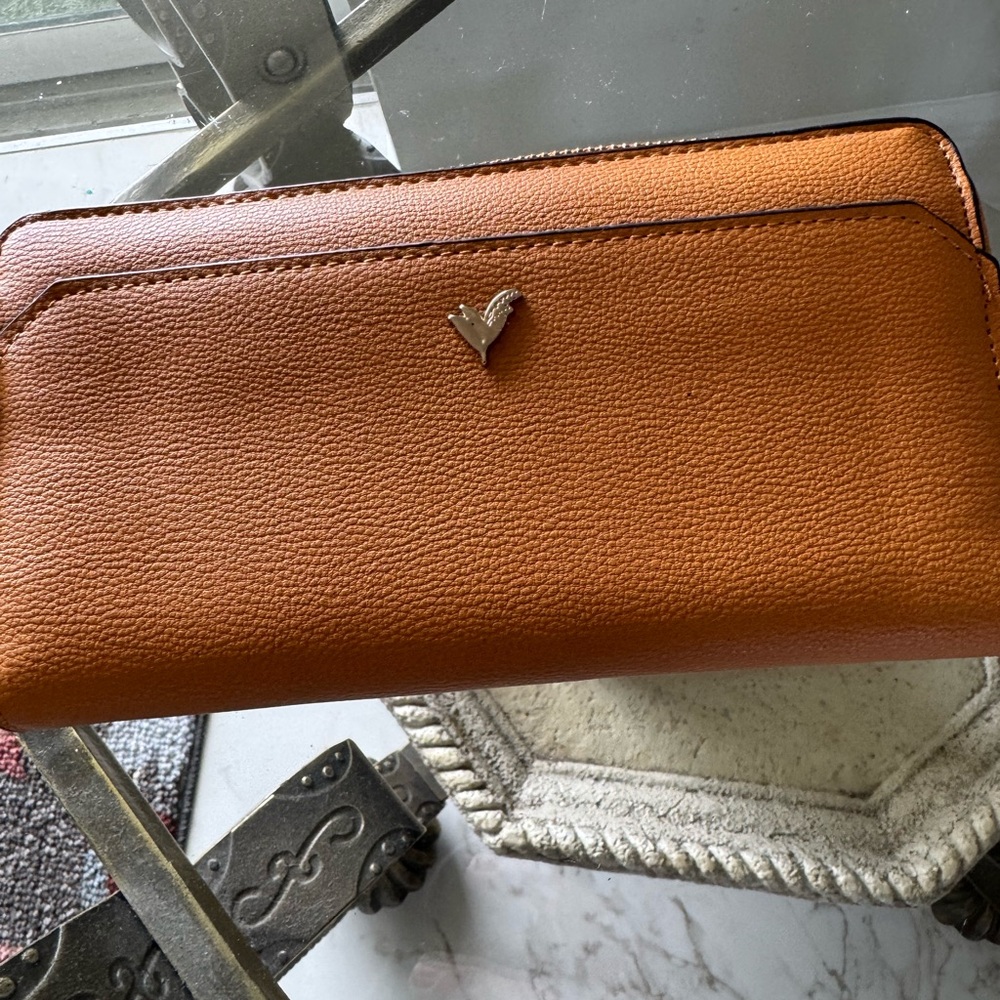 LILY & IVY Brown Faux Pebble Leather Zip Around Accordion Wallet NWOT